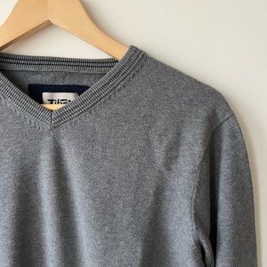 Men’s TIBET Sportswear Grey V-neck Sweater. Detailed Neck Line. Cotton. Medium